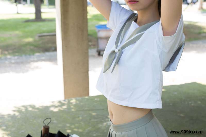 [森萝财团] R15-026 JK白丝户外 萝莉丝袜写真套图