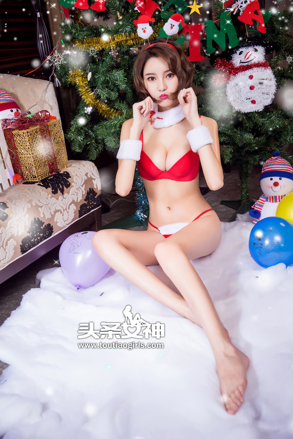 [Toutiao头条女神]No.224_头号女神文雪性感圣诞装大尺度秀美乳撩人诱惑写真37P_极品性感美女