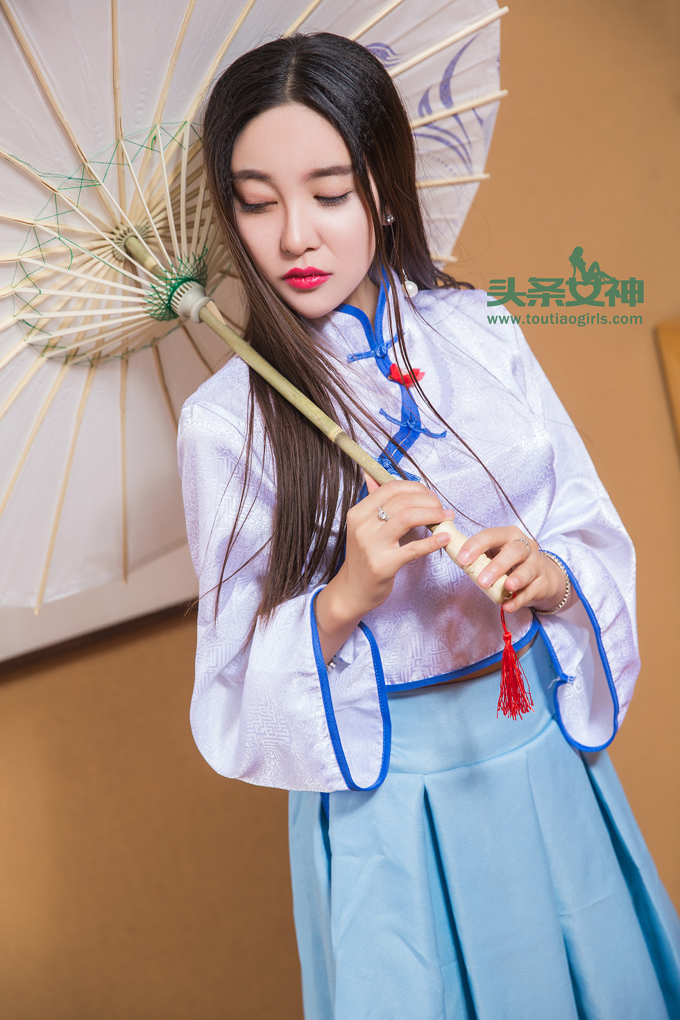 [Toutiao头条女神]No.308_嫩模李梓熙超薄无内肉丝裤袜红绳捆绑艺撩人诱惑写真35P_极品性感美女