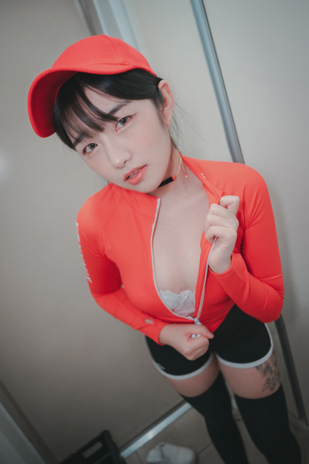 [DJAWA]No.185_模特Sonson_Pizza Girl主题私房脱红色运动服露白色蕾丝内衣诱惑写真71P_极品性感美女