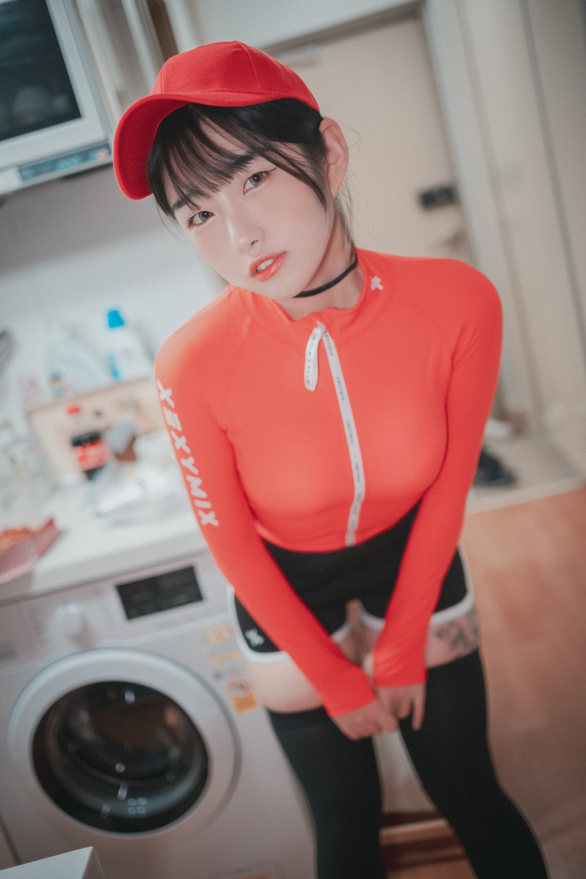 [DJAWA]No.185_模特Sonson_Pizza Girl主题私房脱红色运动服露白色蕾丝内衣诱惑写真71P_极品性感美女