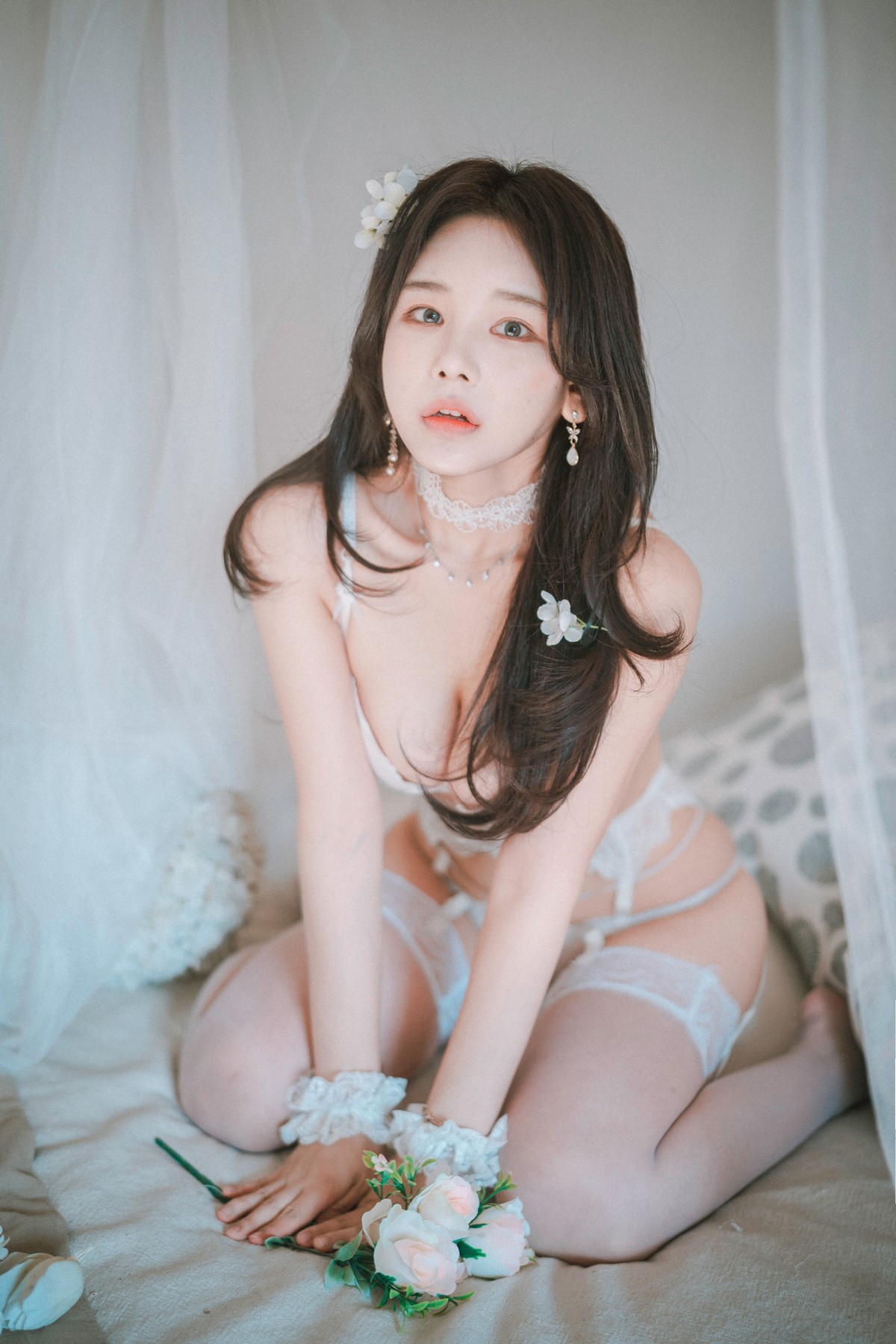 [DJAWA]No.158_模特ZZYuri_Alluring White主题性感白色内衣配蕾丝吊袜诱惑写真44P_极品性感美女