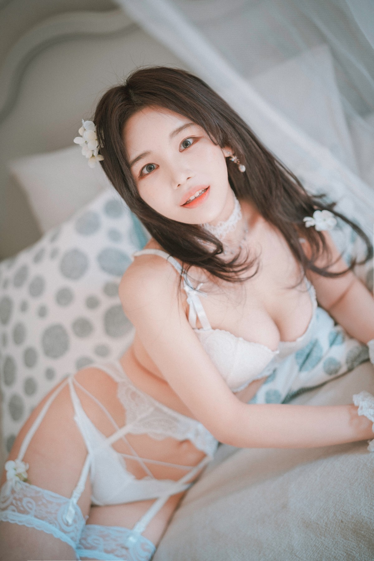 [DJAWA]No.158_模特ZZYuri_Alluring White主题性感白色内衣配蕾丝吊袜诱惑写真44P_极品性感美女