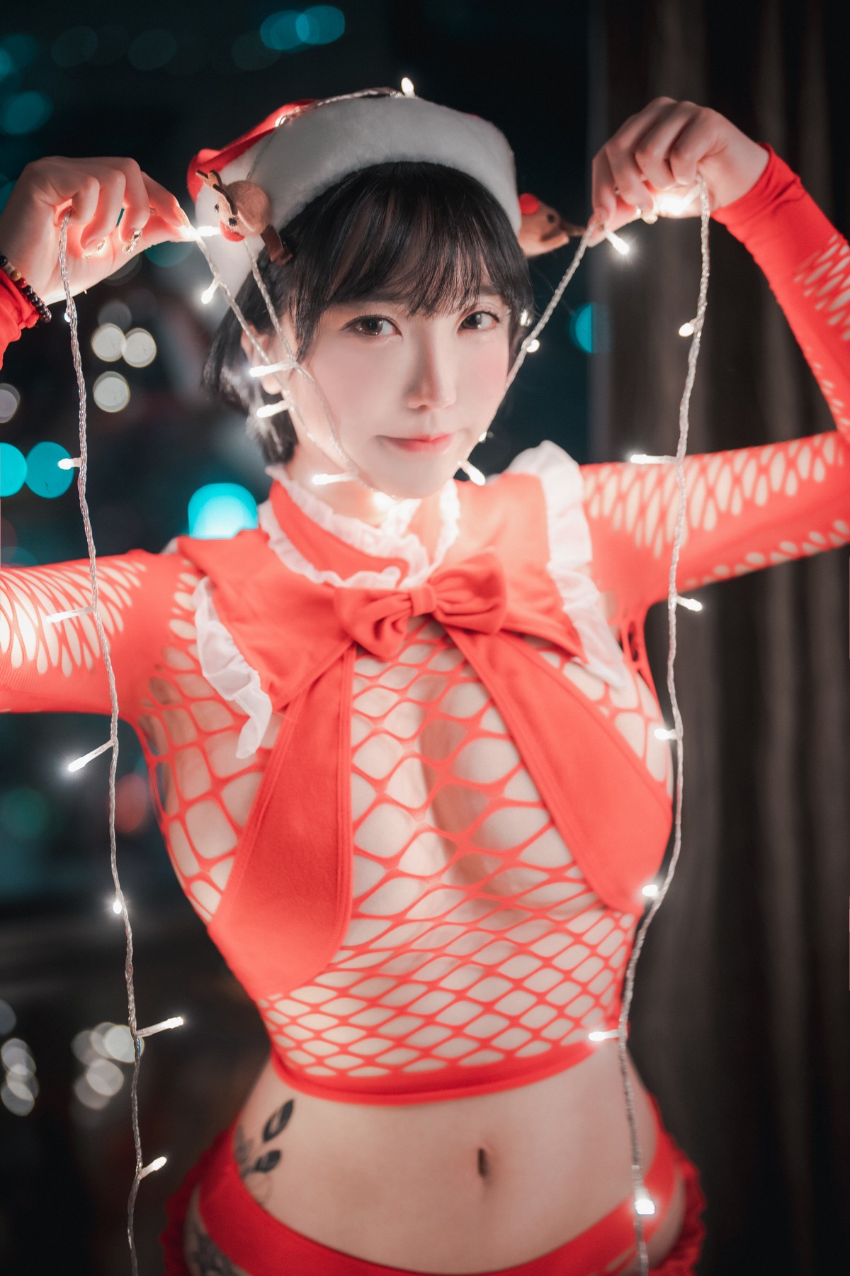 [DJAWA]No.159_模特Yeeun_Christmas Special 2021主题红色网格服饰迷人诱惑写真103P_极品性感美女