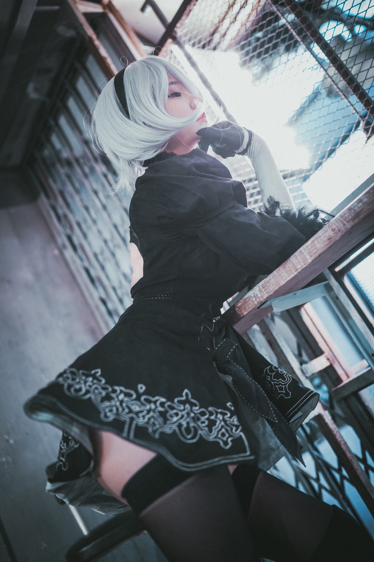 [DJAWA]No.131_模特Jenny_NieR Automata 2B主题黑色服饰露白色内裤秀翘臀诱惑写真47P_极品性感美女