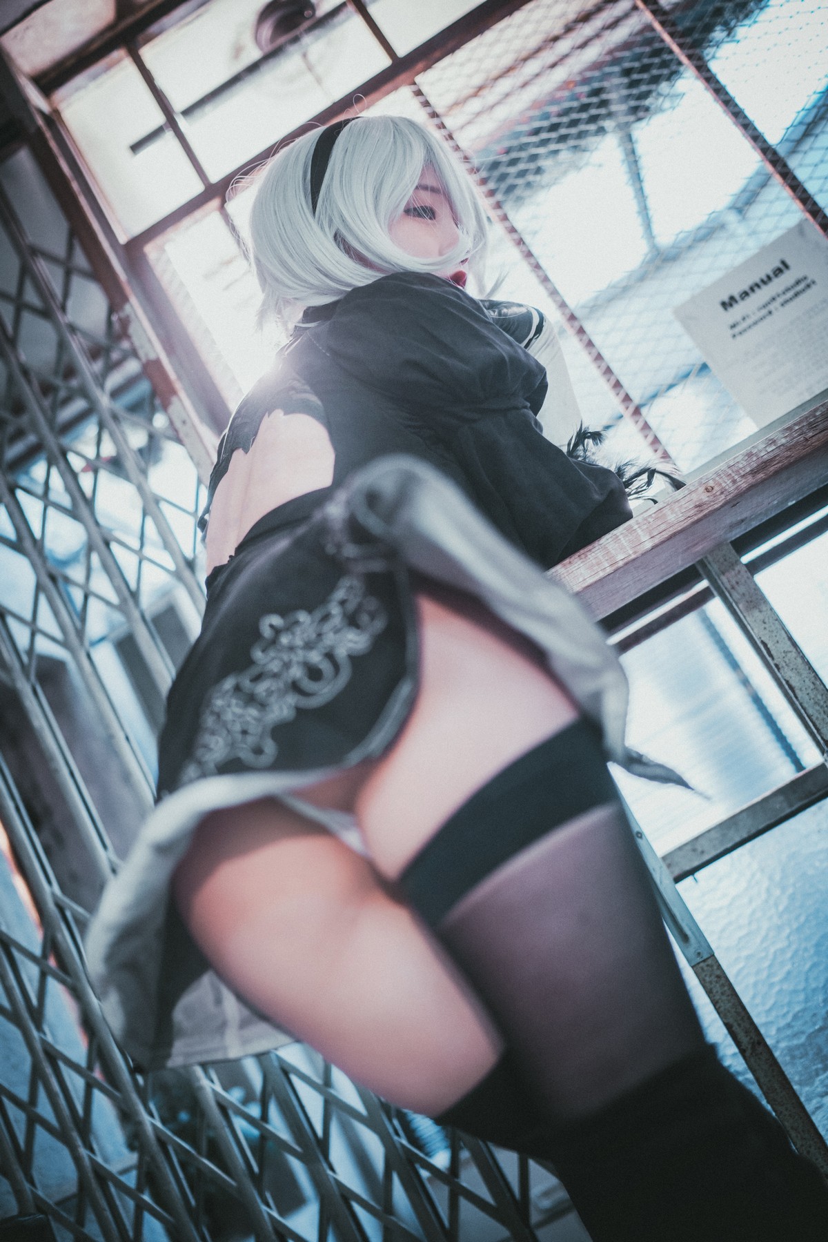 [DJAWA]No.131_模特Jenny_NieR Automata 2B主题黑色服饰露白色内裤秀翘臀诱惑写真47P_极品性感美女