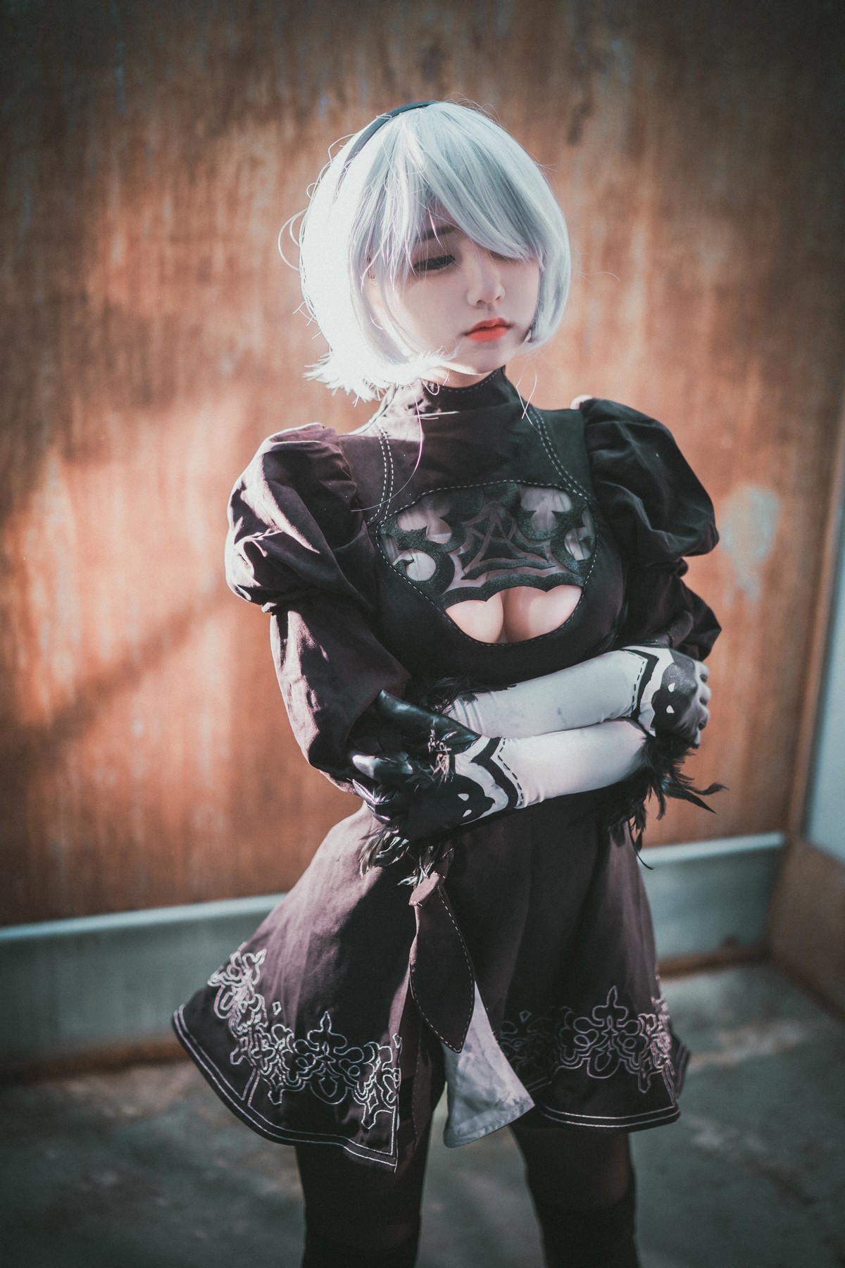 [DJAWA]No.131_模特Jenny_NieR Automata 2B主题黑色服饰露白色内裤秀翘臀诱惑写真47P_极品性感美女