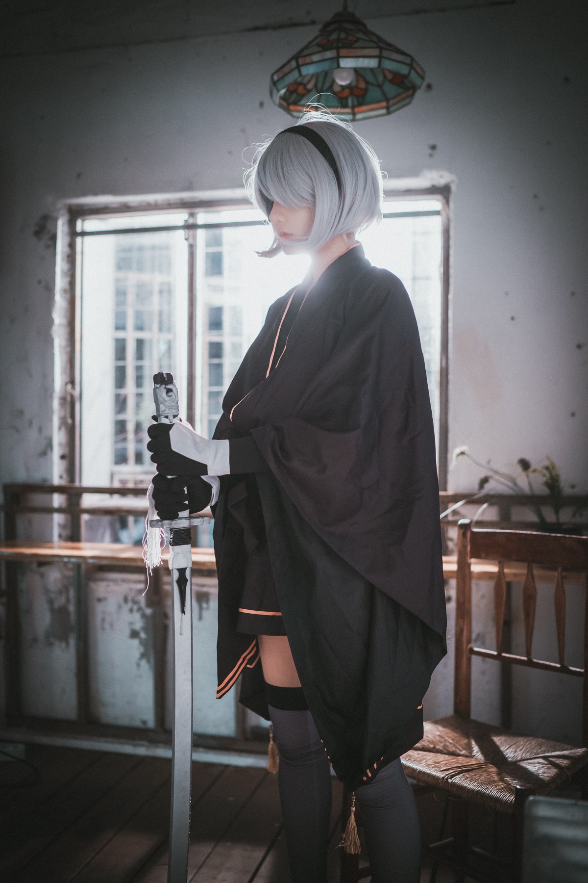 [DJAWA]No.131_模特Jenny_NieR Automata 2B主题黑色服饰露白色内裤秀翘臀诱惑写真47P_极品性感美女