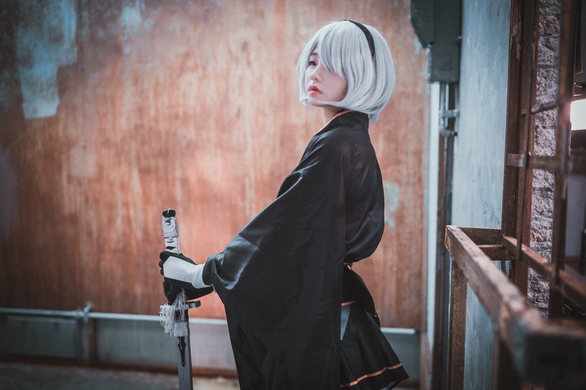 [DJAWA]No.131_模特Jenny_NieR Automata 2B主题黑色服饰露白色内裤秀翘臀诱惑写真47P_极品性感美女