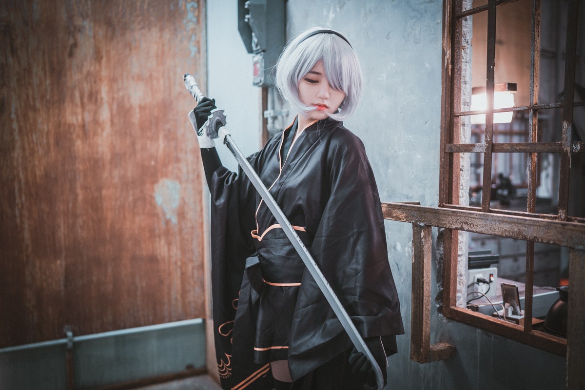 [DJAWA]No.131_模特Jenny_NieR Automata 2B主题黑色服饰露白色内裤秀翘臀诱惑写真47P_极品性感美女