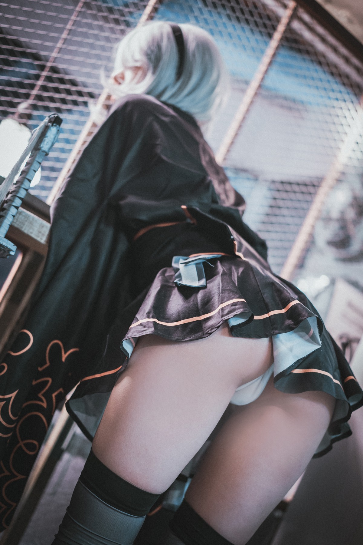 [DJAWA]No.131_模特Jenny_NieR Automata 2B主题黑色服饰露白色内裤秀翘臀诱惑写真47P_极品性感美女