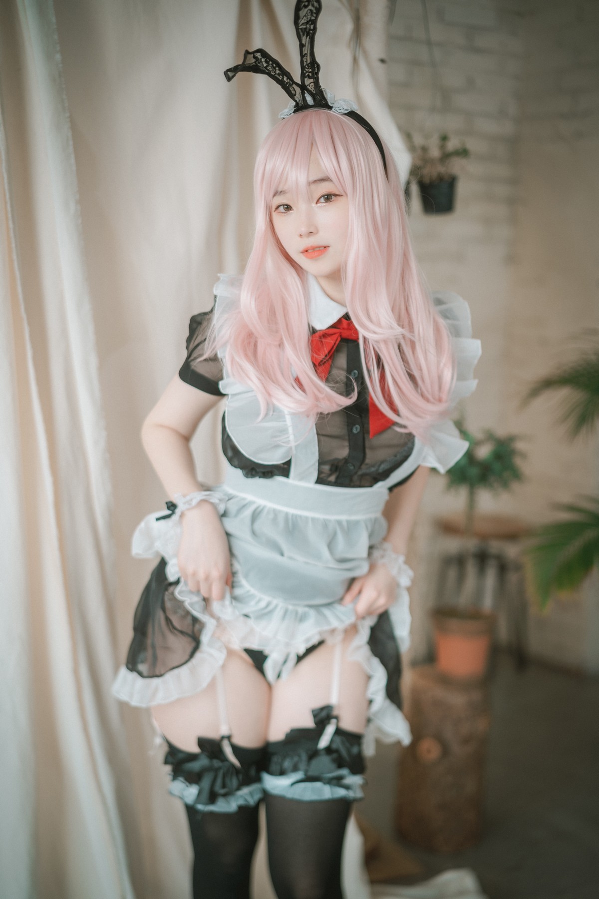 [DJAWA]No.122_模特Bambi_Sheer Bunny Maid主题薄透服饰配黑丝吊袜秀美腿诱惑写真51P_极品性感美女