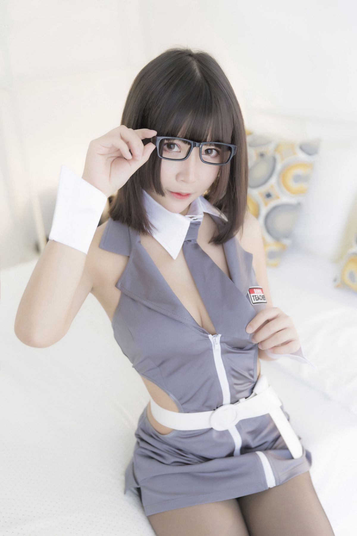 [风之领域] NO.122 情趣制服眼镜妹 写真集