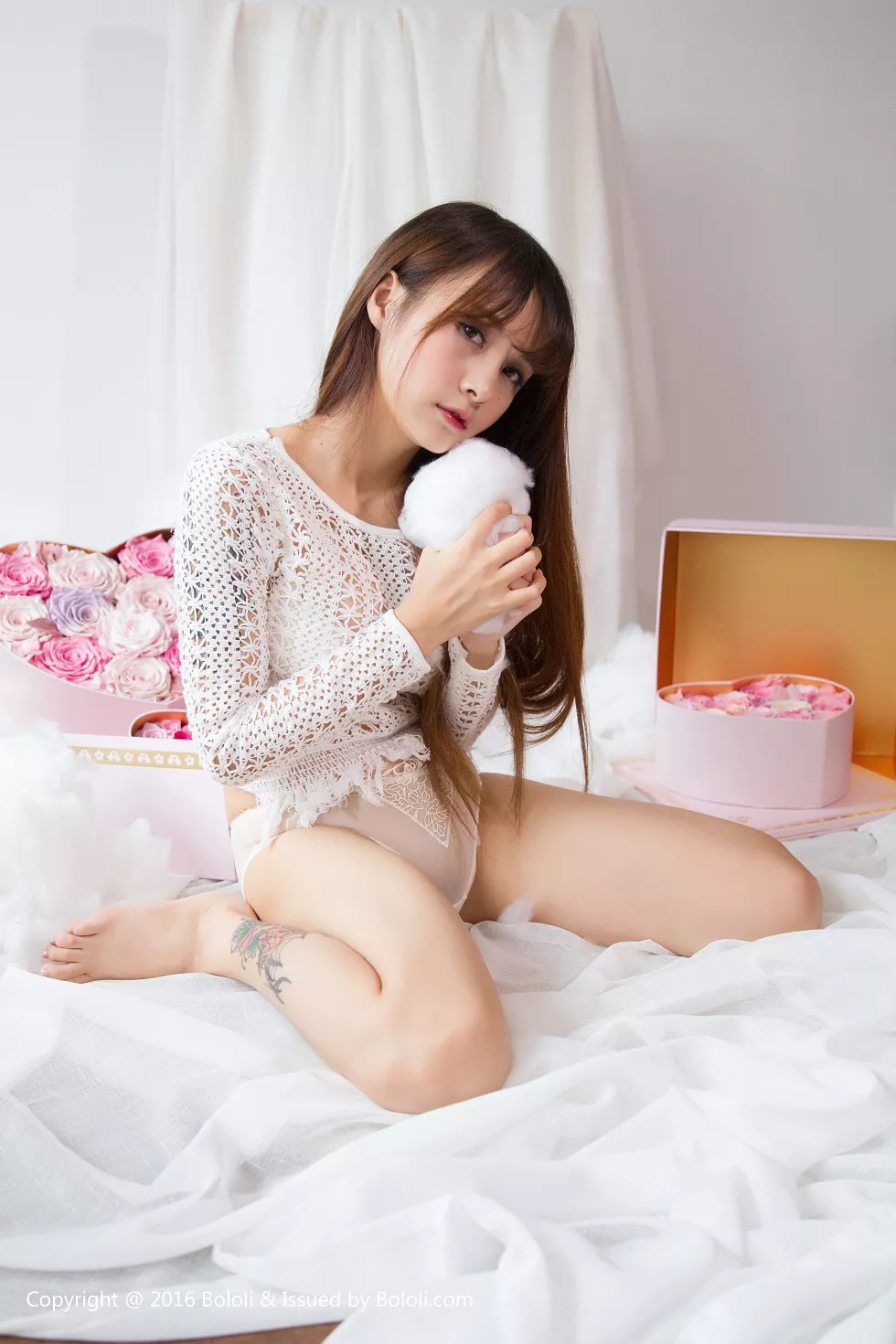 [BoLoli波萝社新刊]Vol.104_嫩模夏美酱捧花美少女白色内衣秀傲人豪乳诱惑写真40P_极品性感美女