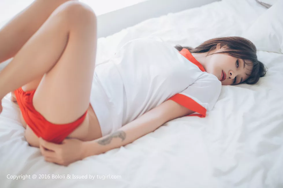 [BoLoli波萝社新刊]Vol.077_嫩模七宝夏美姊妹花居家床上撩人姿势诱惑写真45P_极品性感美女