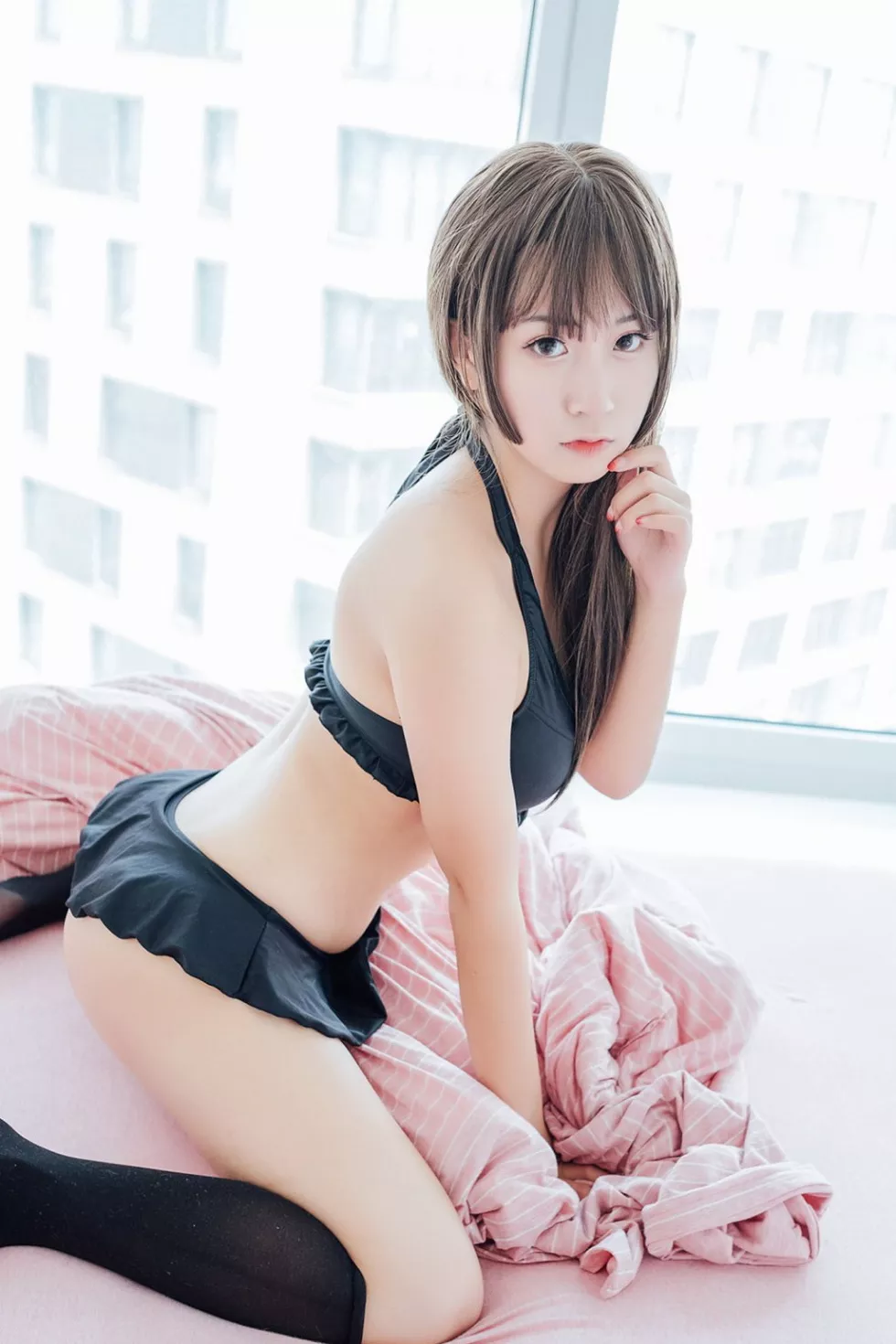 [BoLoli波萝社新刊]Vol.020_嫩模猫九酱Sakura粉红大床上性感黑色内衣写真41P_极品性感美女