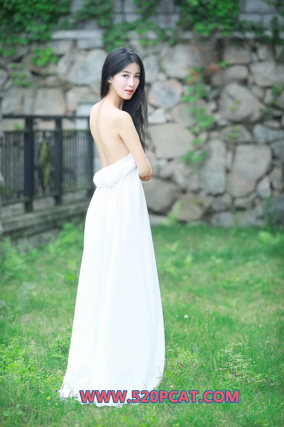 [PartyCat轟趴貓]No.130_白色連身裙美女戶外真空大尺度全裸完美人體藝術誘惑寫真35P_極品性感美女