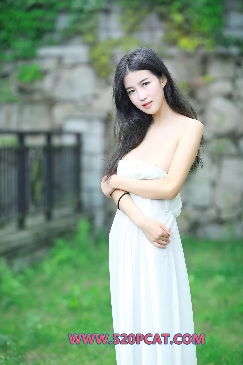 [PartyCat轟趴貓]No.130_白色連身裙美女戶外真空大尺度全裸完美人體藝術誘惑寫真35P_極品性感美女