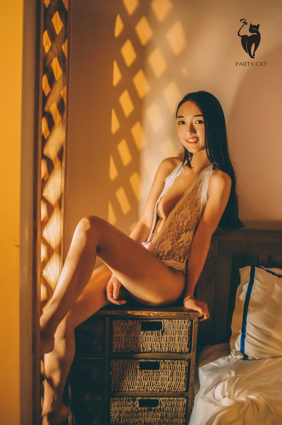 [PartyCat轟趴貓]No.034_白色蕾絲内衣美女私房透視秀豪乳露點極緻誘惑寫真40P_極品性感美女