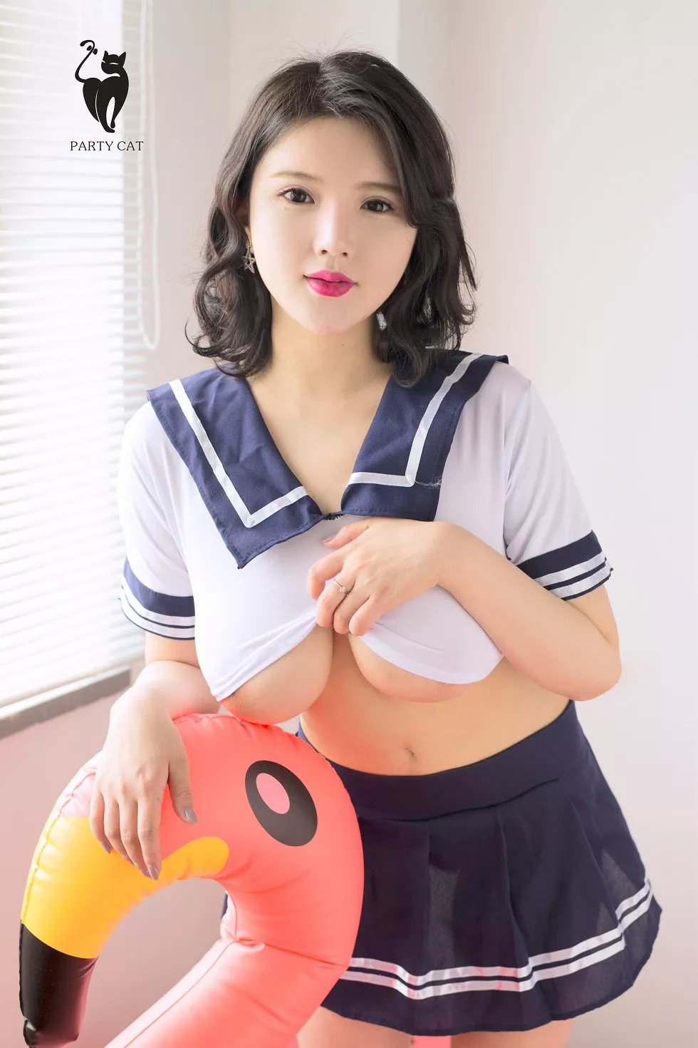 [PartyCat轰趴猫]No.041_活力美少女私房水手服半脱露傲人豪乳丰满翘臀诱惑写真36P_极品性感美女