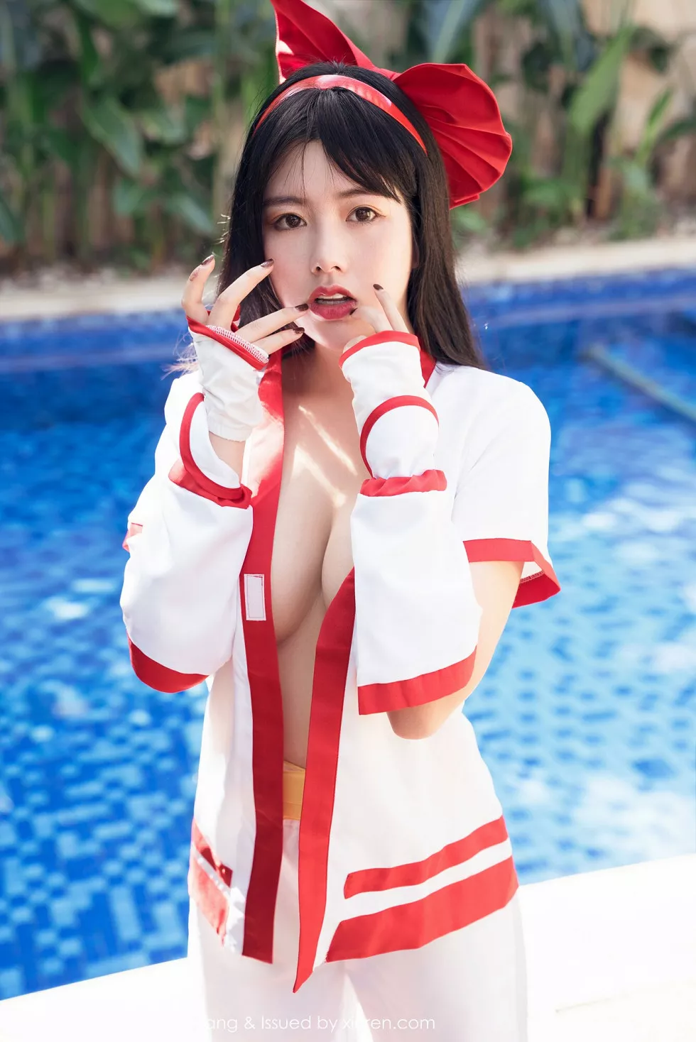 [HuaYang花漾]Vol.018_女神娜露Selena三亚旅拍荣耀玩家最强福利泳池全裸诱惑写真40P_极品性感美女
