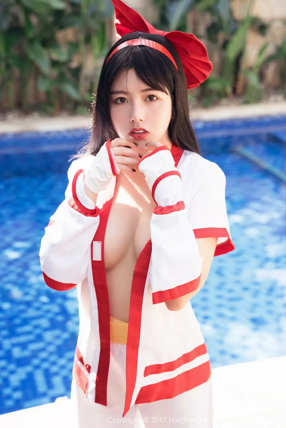 [HuaYang花漾]Vol.018_女神娜露Selena三亚旅拍荣耀玩家最强福利泳池全裸诱惑写真40P_极品性感美女