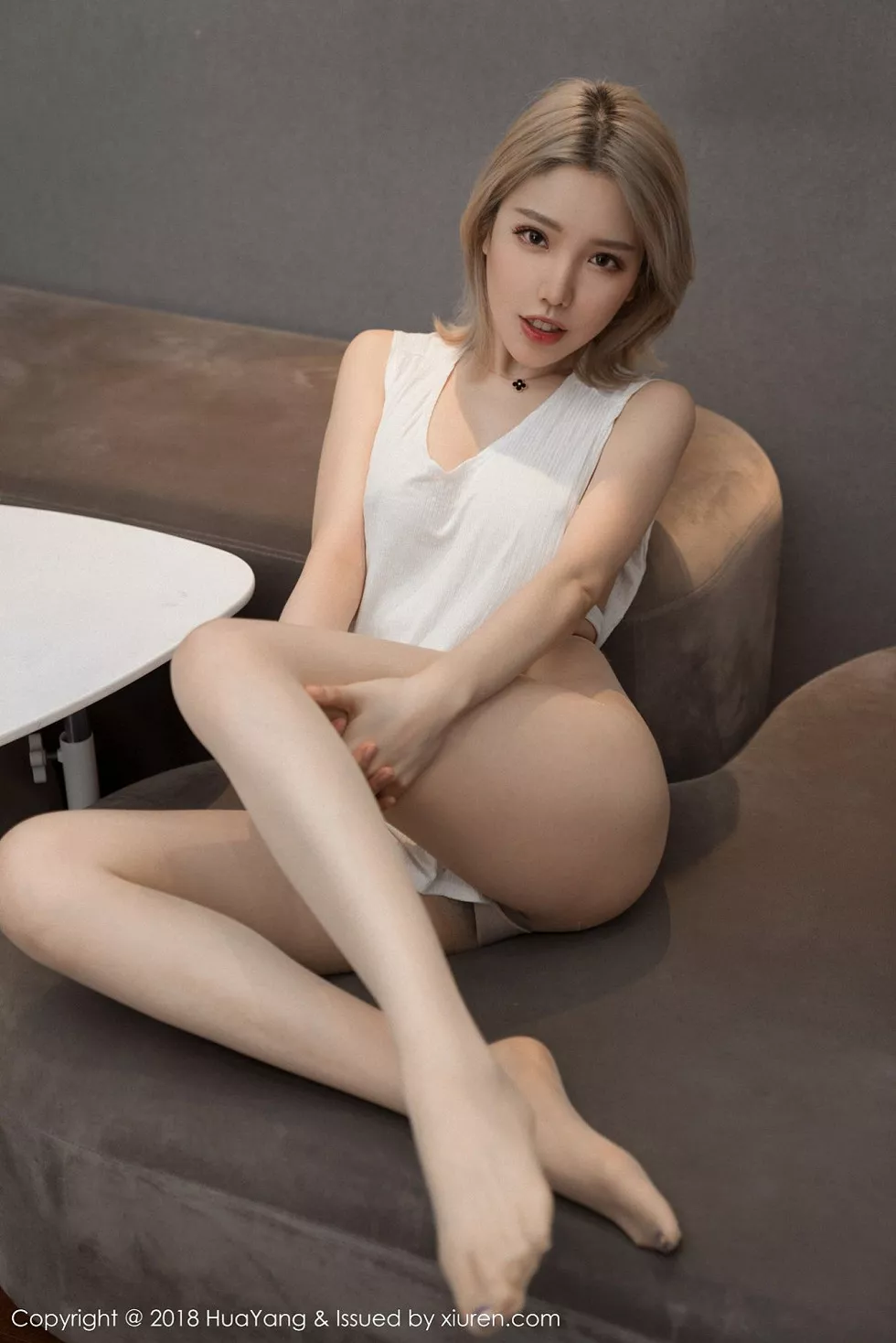 [HuaYang花漾]Vol.022_嫩模黄楽然情趣内衣配无内肉丝裤袜透视秀豪乳翘臀诱惑写真50P_极品性感美女