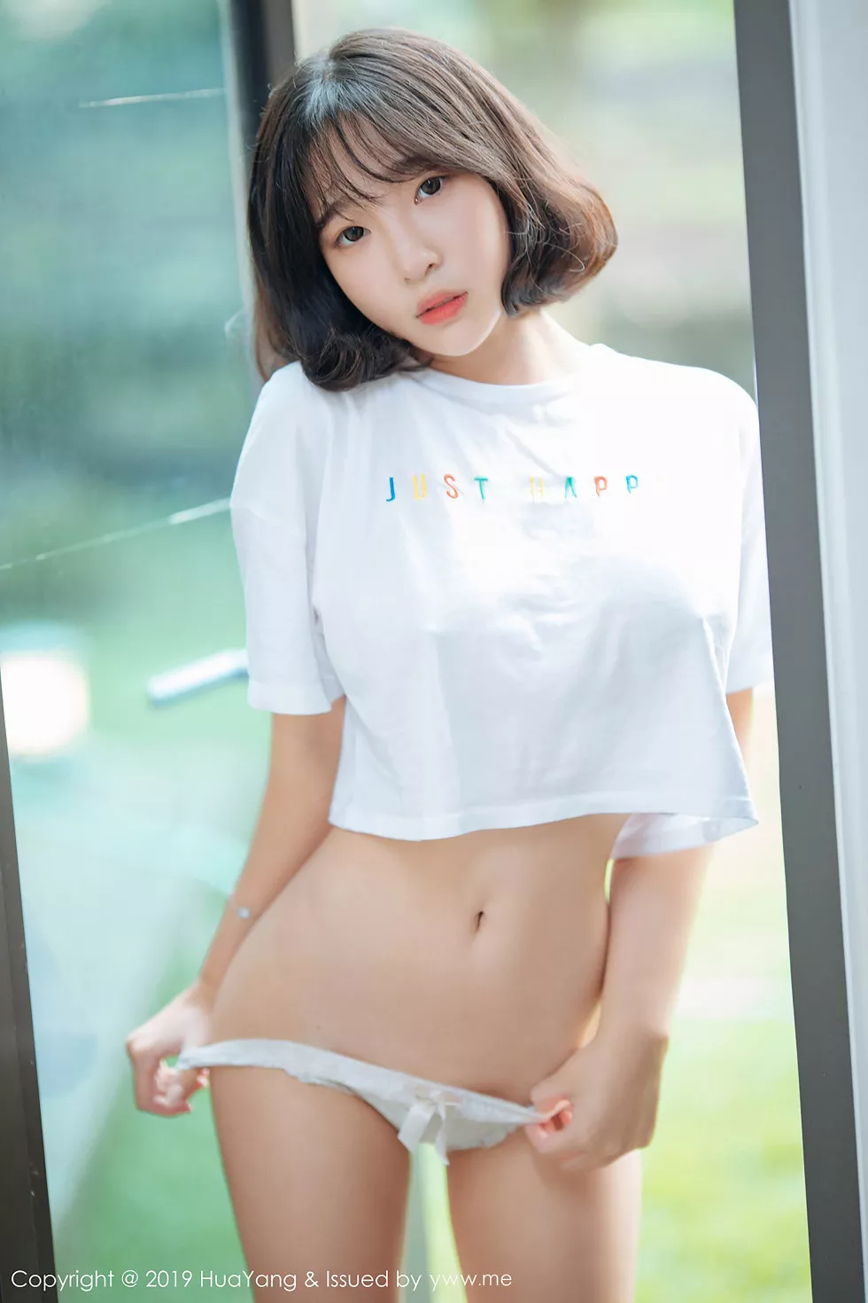 [HuaYang花漾]Vol.109_韩国妹子模特_卿卿户外真空白色短袖衫大胆露出性感写真45P_极品性感美女