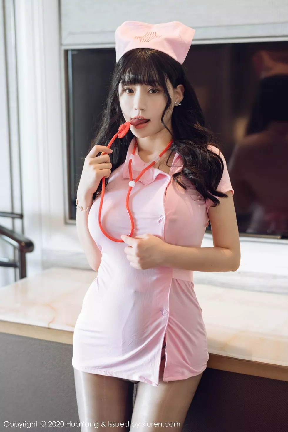 [HuaYang花漾]Vol.302_女神朱可儿Flower西双版纳旅拍粉色护士装秀火辣身材诱惑写真49P_极品性感美女