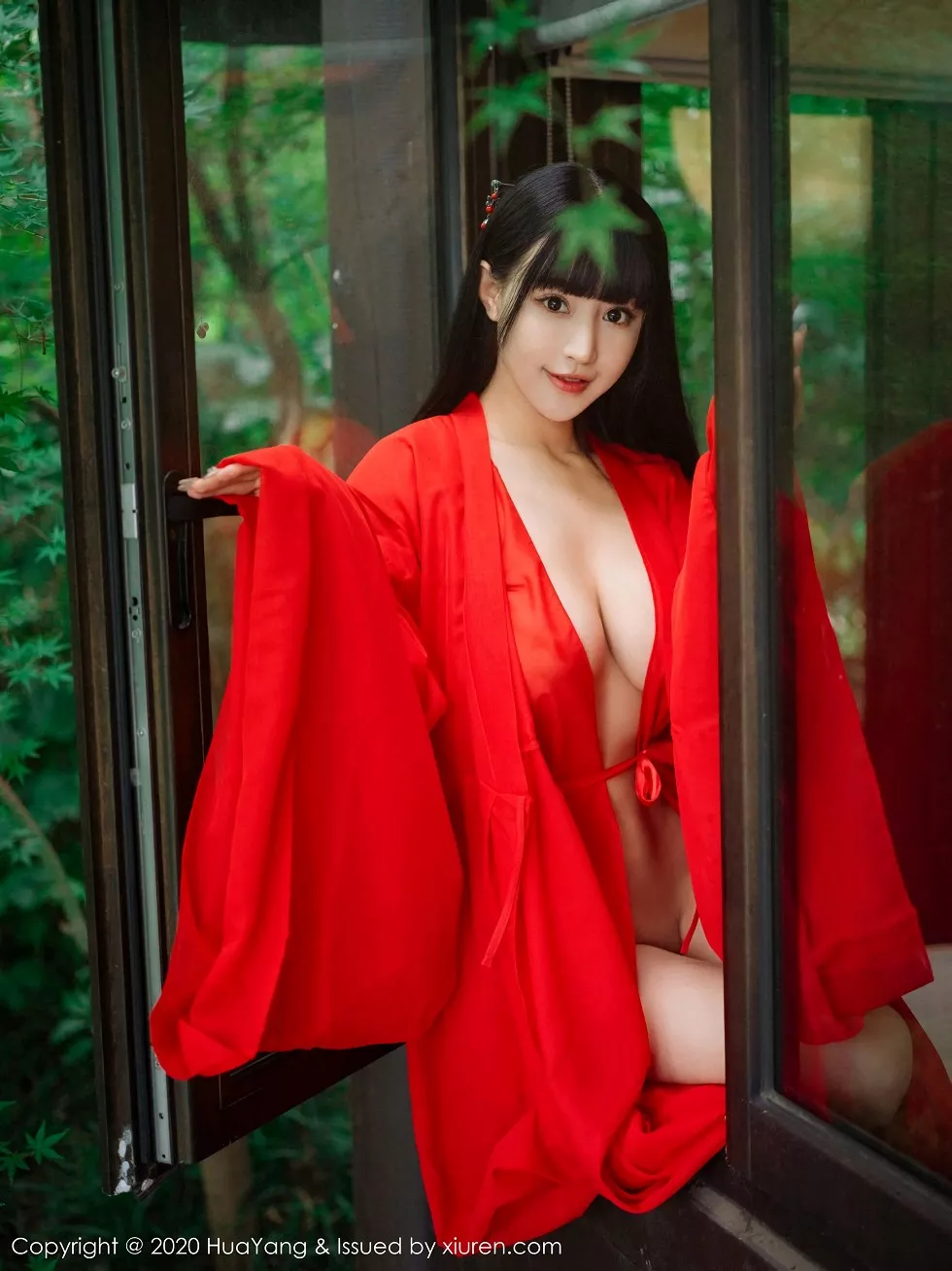 [HuaYang花漾]Vol.310_女神朱可儿Flower杭州旅拍鲜红古典长裙包裹火辣胴体诱惑写真70P_极品性感美女