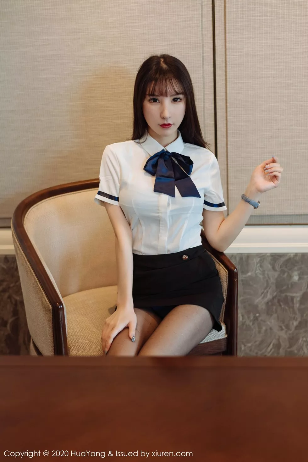 [HuaYang花漾]Vol.312_女神周于希Sandy西雙版納旅拍黑短裙配開檔黑絲褲襪誘惑寫真63P_極品性感美女