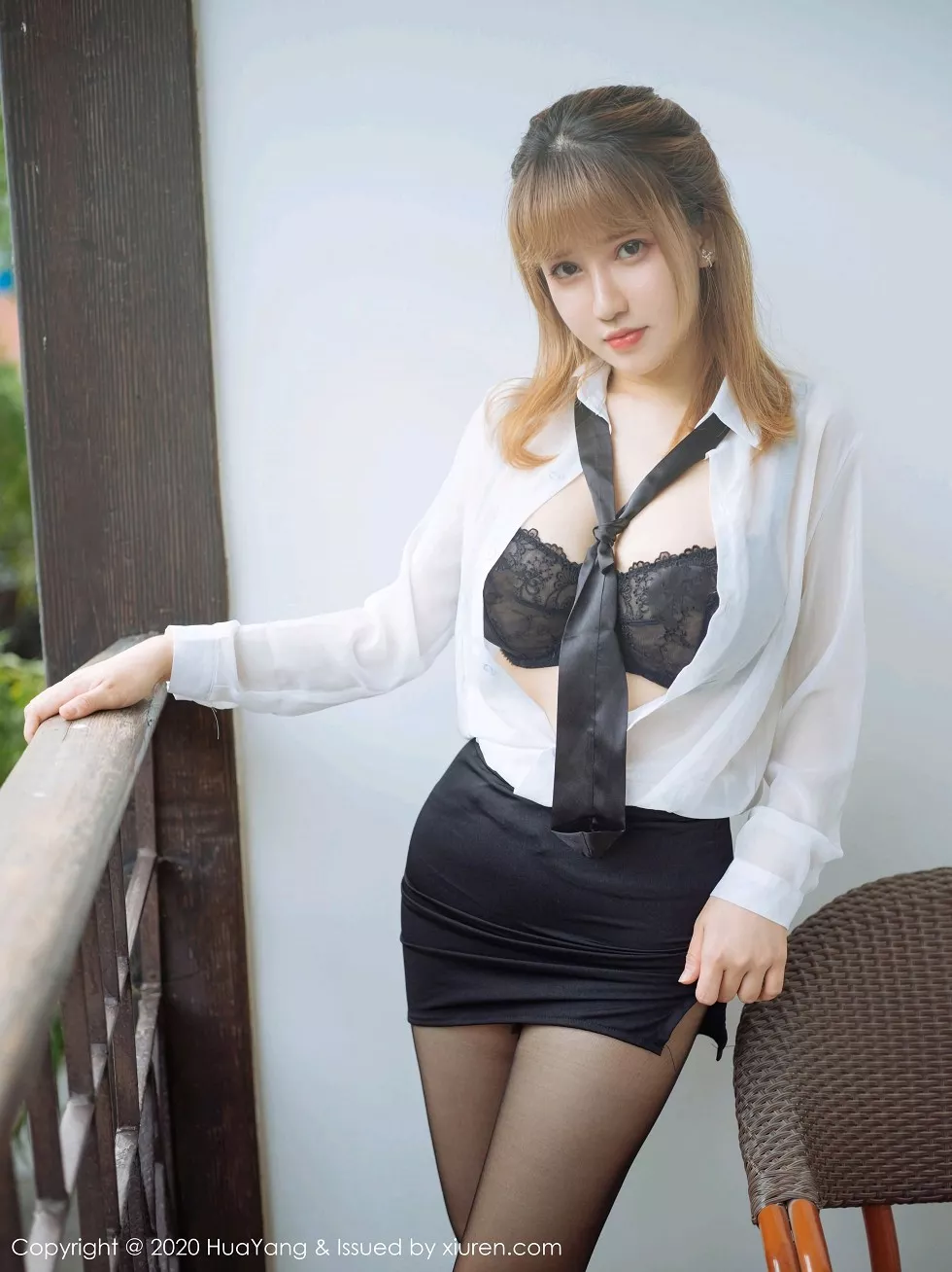 [HuaYang花漾]Vol.316_嫩模周大萌杭州旅拍职场秘书0L主题超薄黑丝裤袜迷人诱惑写真40P_极品性感美女