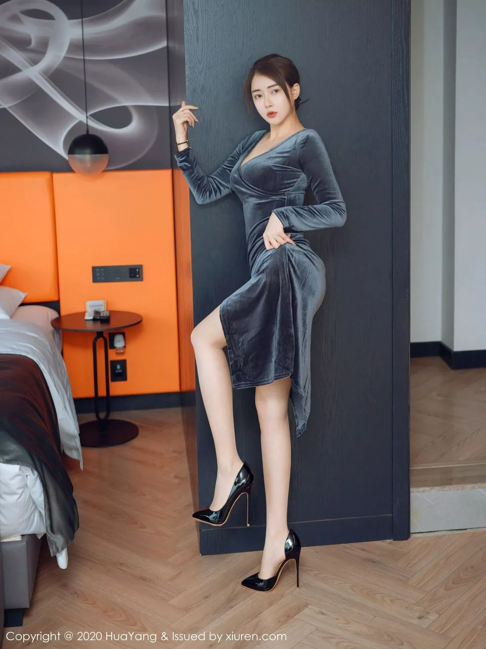 [HuaYang花漾]Vol.341_嫩模凯竹华丽典雅吊裙半脱露性感内衣肉丝裤袜诱惑写真41P_极品性感美女