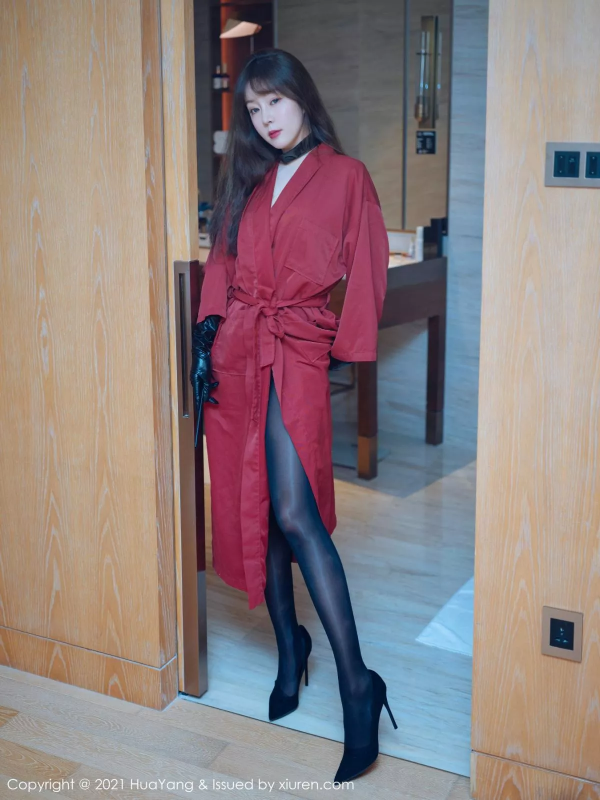 [HuaYang花漾]Vol.373_女神王雨纯厦门旅拍半脱露白嫩豪乳无内黑丝裤袜秀翘臀诱惑写真54P_极品性感美女