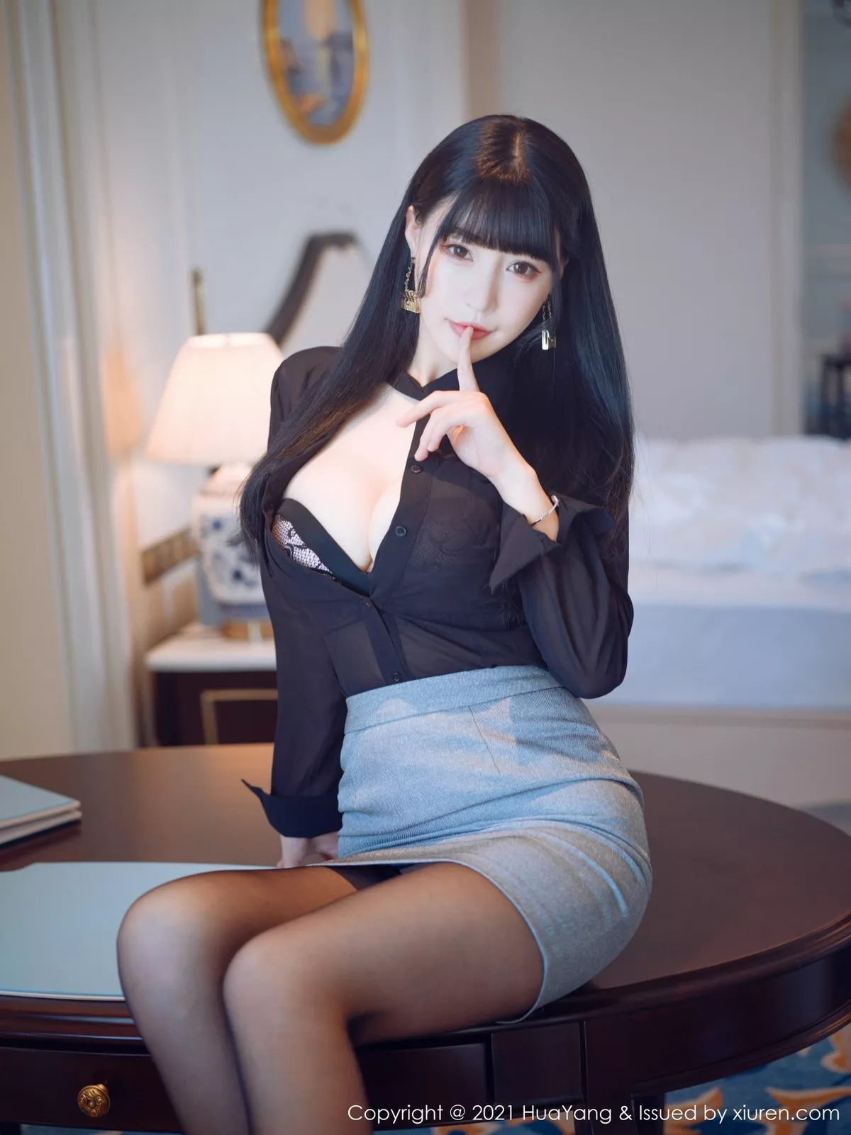 [HuaYang花漾]Vol.401_女神朱可儿Flower厦门旅拍黑色内衣配开档黑丝裤袜诱惑写真51P_极品性感美女