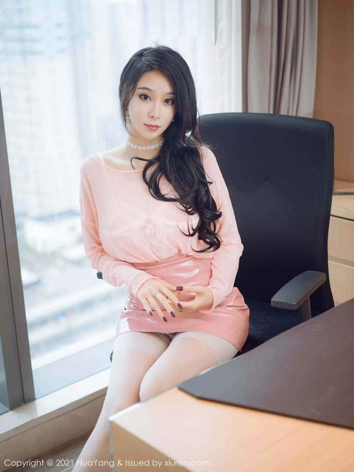 [HuaYang花漾]Vol.411_嫩模蓝夏Akasha私房半脱露蕾丝内衣白丝袜撩人诱惑写真50P_极品性感美女