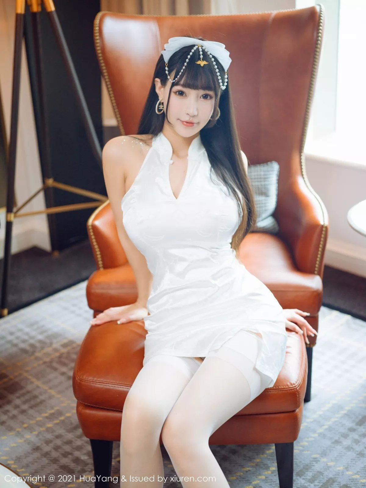 [HuaYang花漾]Vol.426_女神朱可儿Flower澳门旅拍真空旗袍配白丝吊袜极致诱惑写真54P_极品性感美女