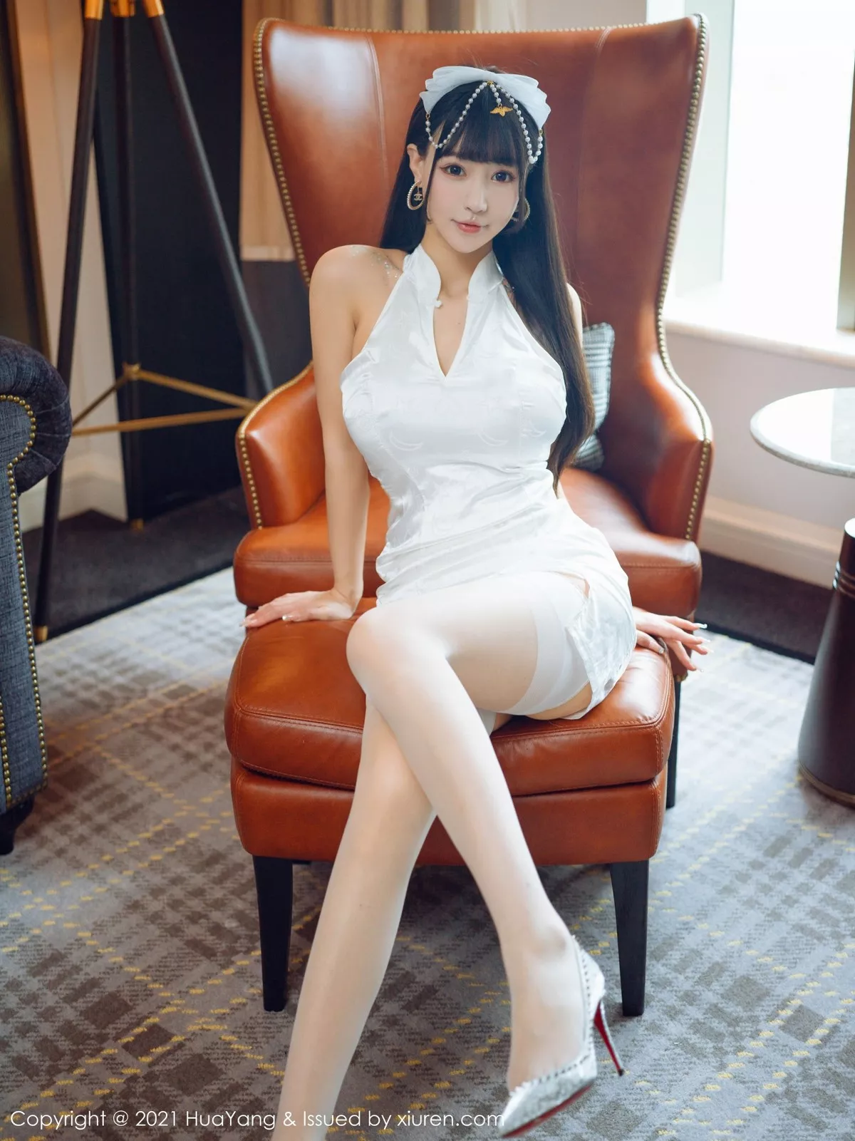 [HuaYang花漾]Vol.426_女神朱可儿Flower澳门旅拍真空旗袍配白丝吊袜极致诱惑写真54P_极品性感美女