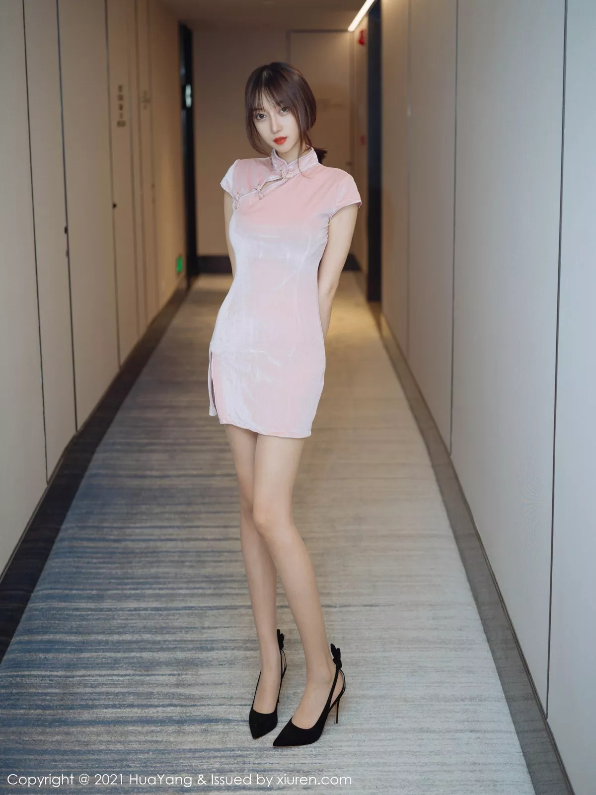 [HuaYang花漾]Vol.430_丽质美人玥儿玥er西双版纳旅拍粉色旗袍秀高挑身材诱惑写真51P_极品性感美女