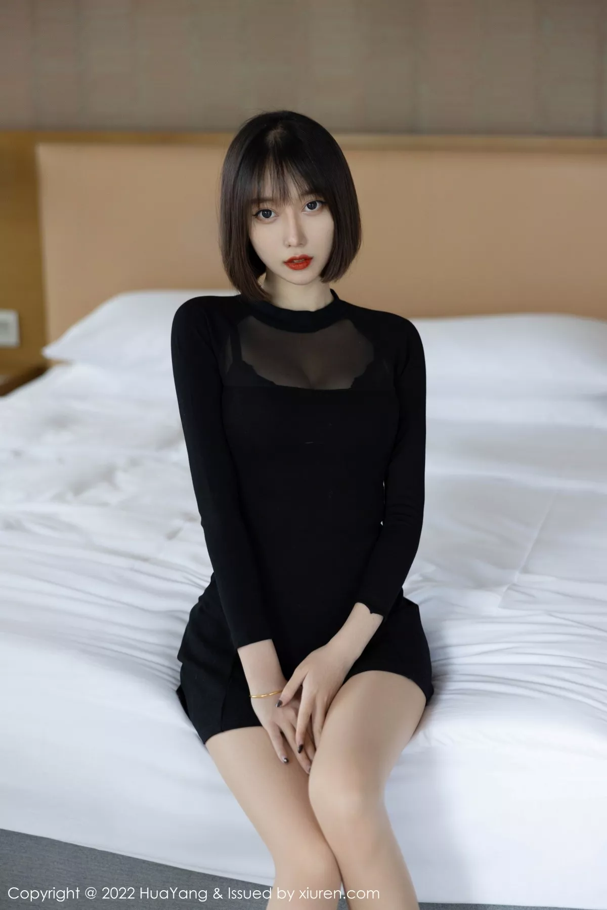 [HuaYang花漾]Vol.491_丽质美人玥儿玥er私房黑色超短连衣裙配开档肉丝完美诱惑写真50P_极品性感美女
