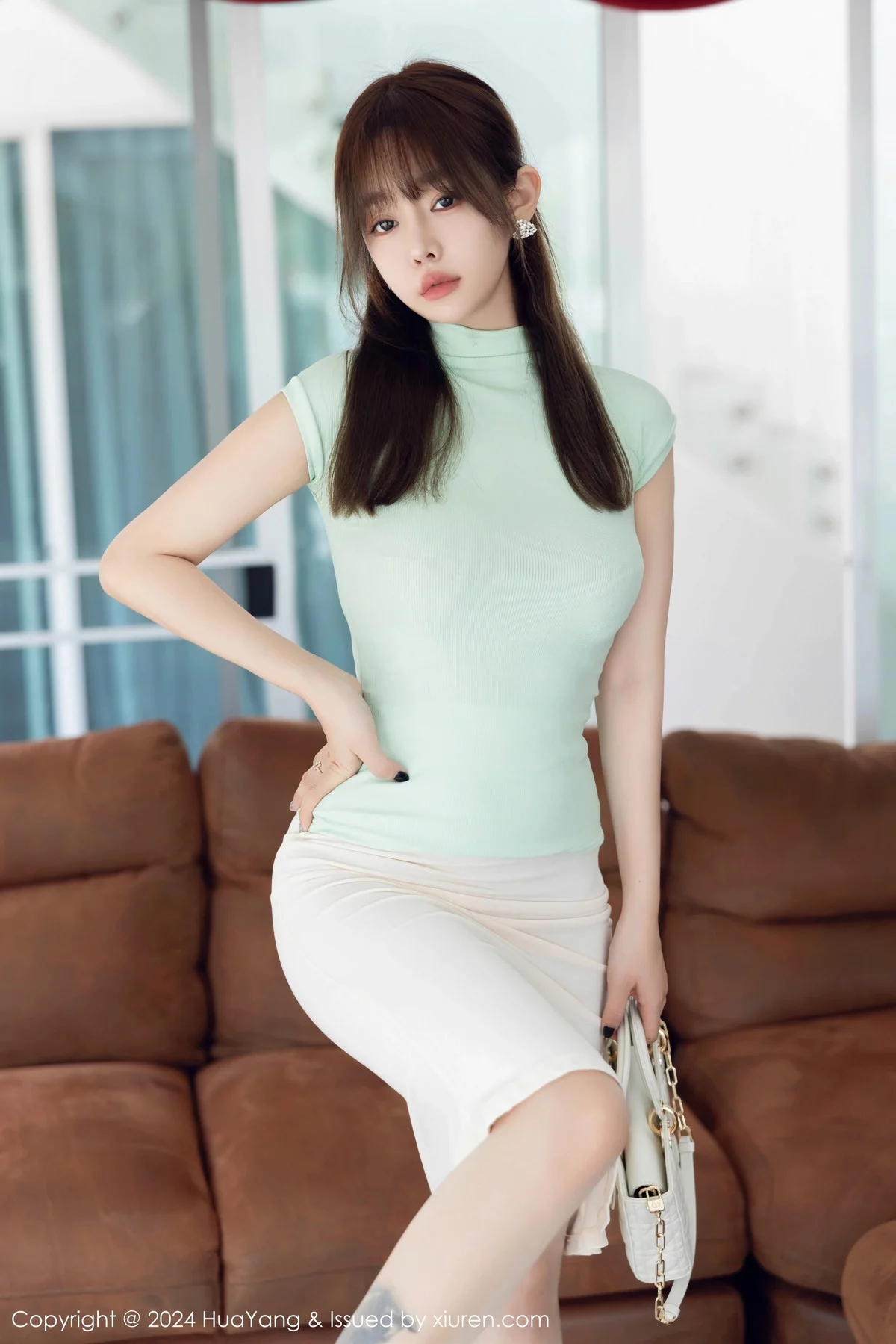 [HuaYang花漾]Vol.565_女神王雨纯性感粉色蕾丝内衣配开档肉丝秀曼妙身材迷人诱惑写真76P_极品性感美女