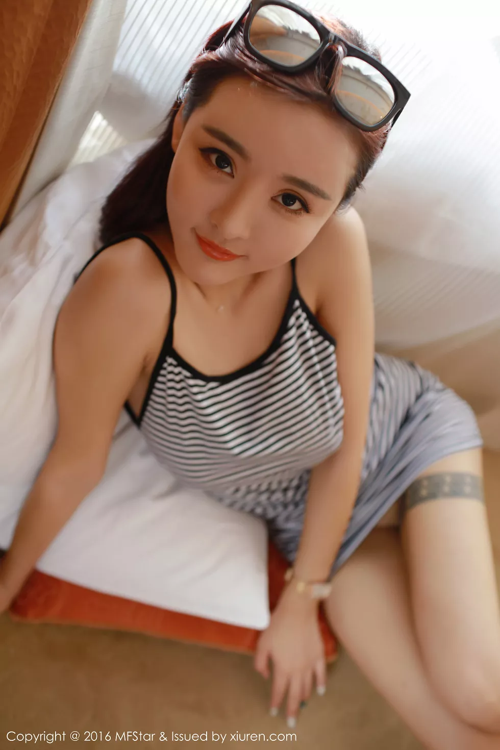 [MFStar模范学院]Vol.060_嫩模佳佳JiaJia居家私房大尺度秀豪乳靓丽迷人写真56P_极品性感美女