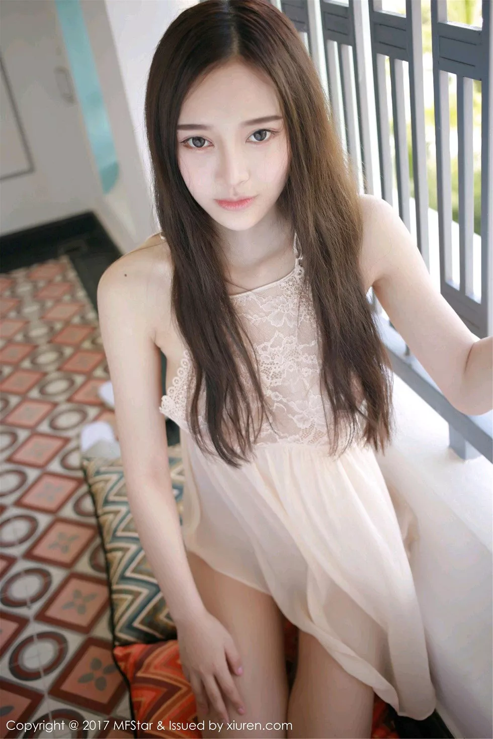 [MFStar模範學院]Vol.101_女神唐琪兒il心願旅拍粉嫩蕾絲裙透視秀豪乳誘惑寫真51P_極品性感美女