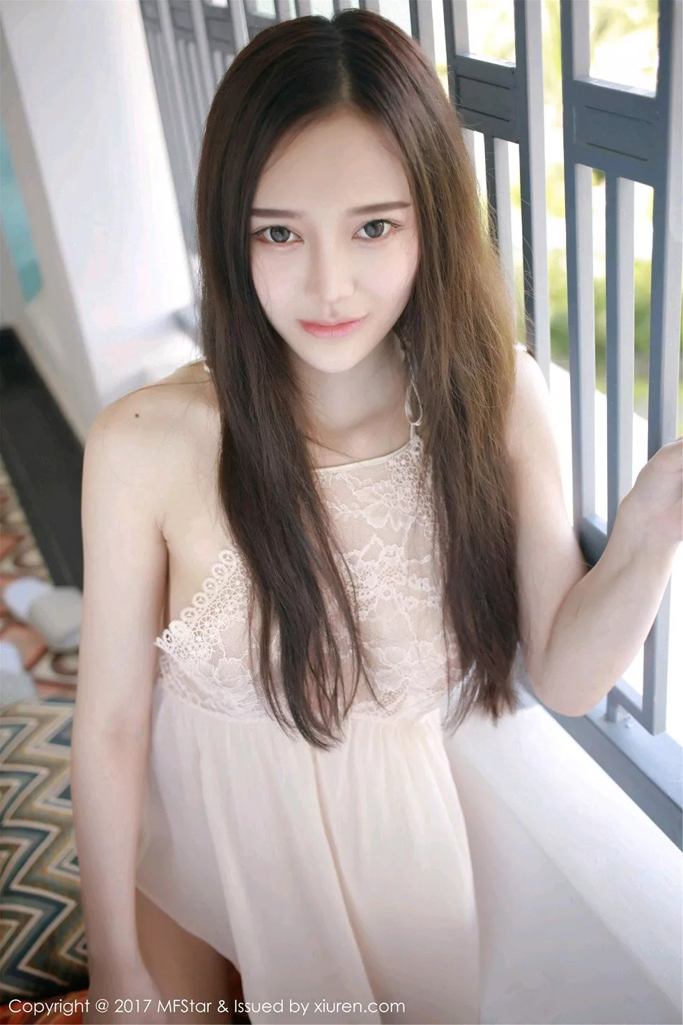 [MFStar模範學院]Vol.101_女神唐琪兒il心願旅拍粉嫩蕾絲裙透視秀豪乳誘惑寫真51P_極品性感美女