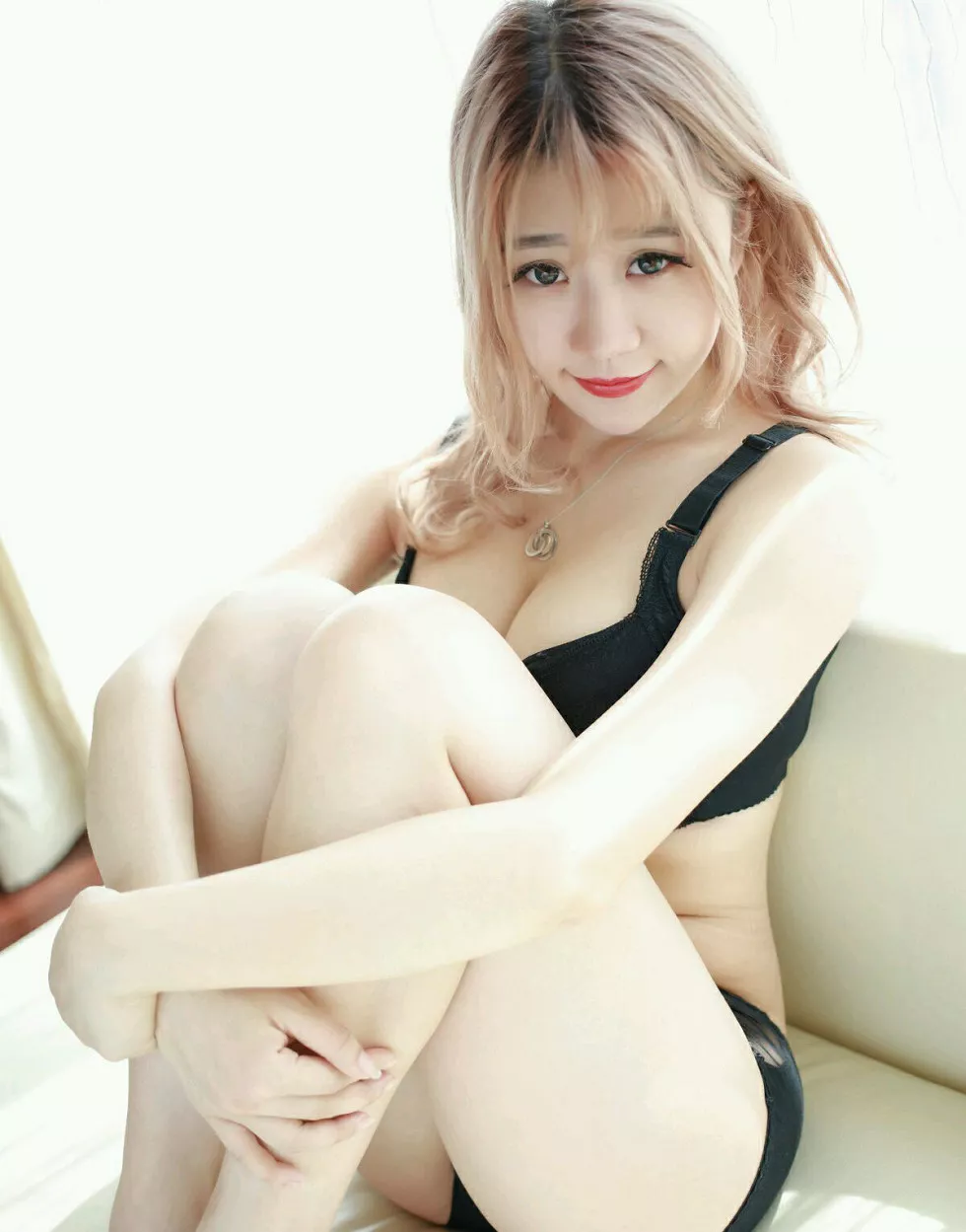 [MFStar模范学院]Vol.120_新人模特静静tobey性感黑色内衣半脱秀浑圆美乳诱惑写真42P_极品性感美女