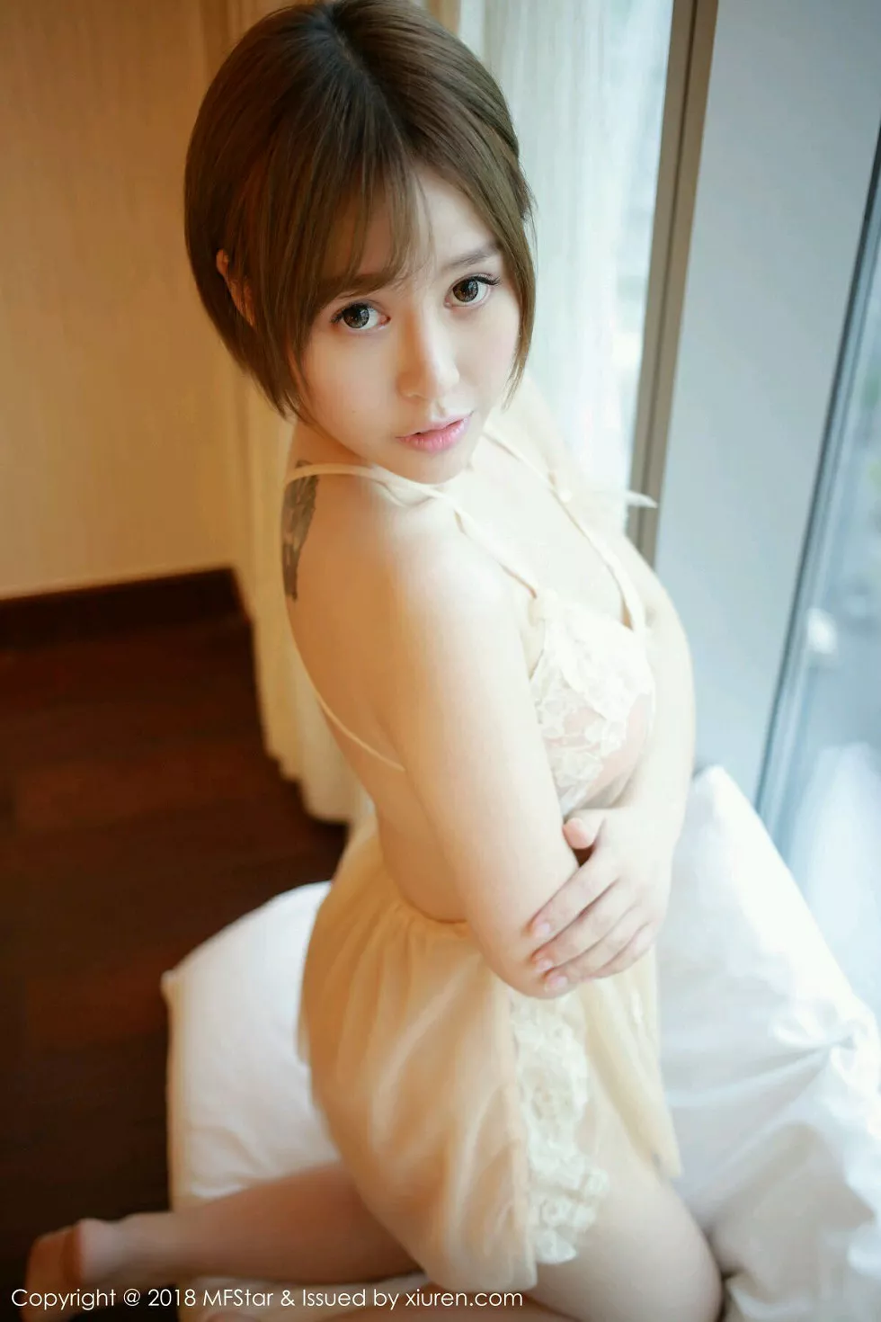 [MFStar模范学院]Vol.125_女神Evelyn艾莉居家私房粉色吊带薄纱+半脱内衣诱惑写真52P_极品性感美女