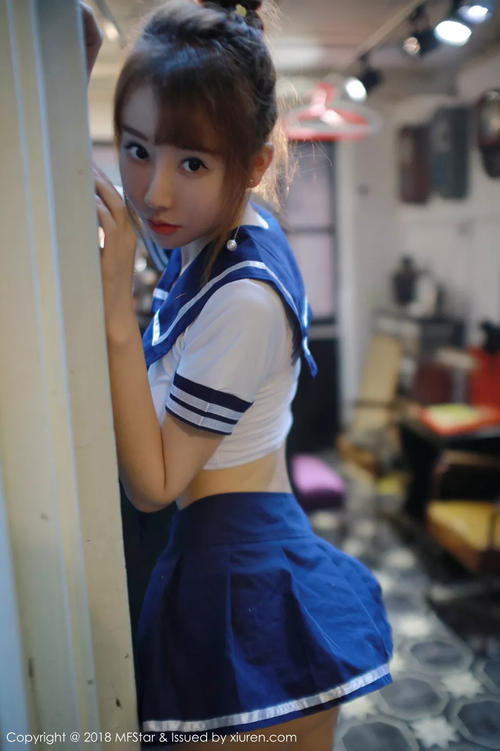 [MFStar模范学院]Vol.154_嫩模夏笑笑Summer私房学生装半脱真空露豪乳翘臀诱惑写真35P_极品性感美女