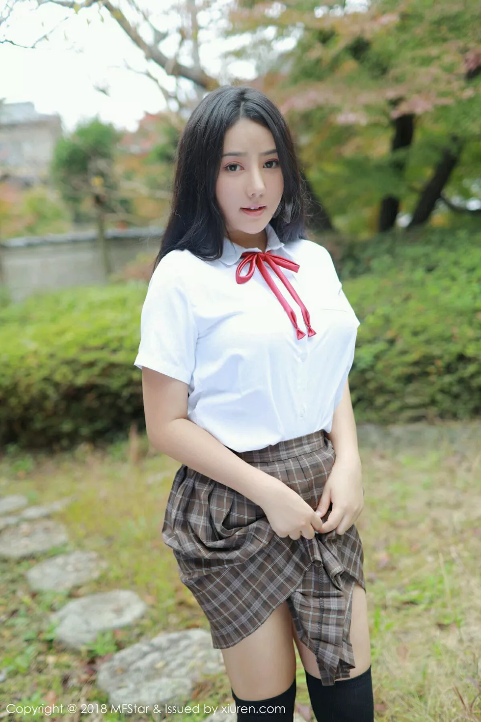 [MFStar模范学院]Vol.163_嫩模Manuela玛鲁娜日本旅拍户外学生制服靓丽迷人写真42P_极品性感美女