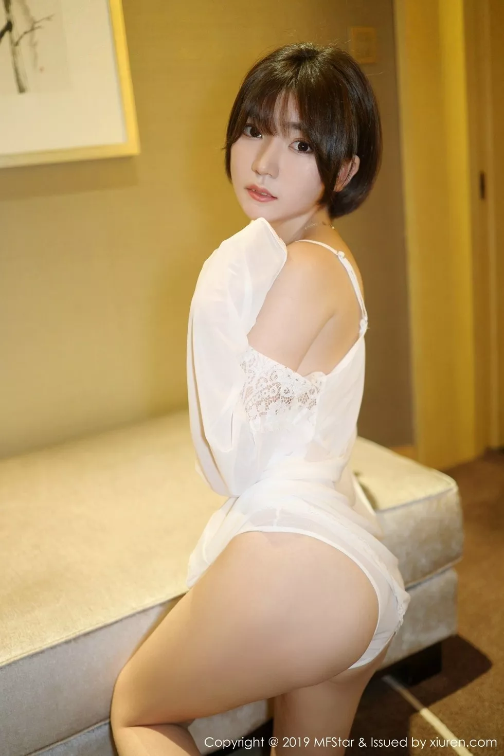[MFStar模范学院]Vol.183_靓丽美女冷不丁私房白色蕾丝睡衣秀完美身材诱惑写真40P_极品性感美女
