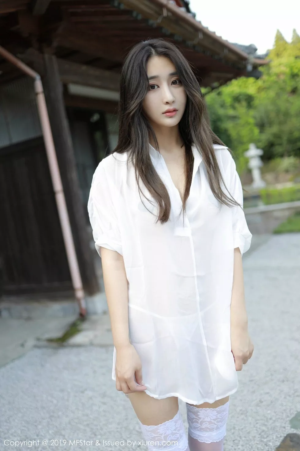 [MFStar模范学院]Vol.219_嫩模Betty林子欣日本旅拍户外白衬衣配蕾丝吊袜诱惑写真53P_极品性感美女